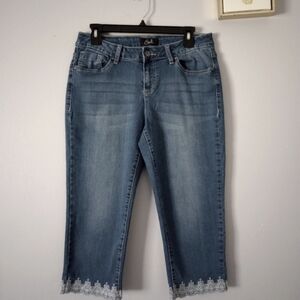 Cropped Jeans Earl style   size 28  Lace End Legs Pockets Zipper Excellent Cond.